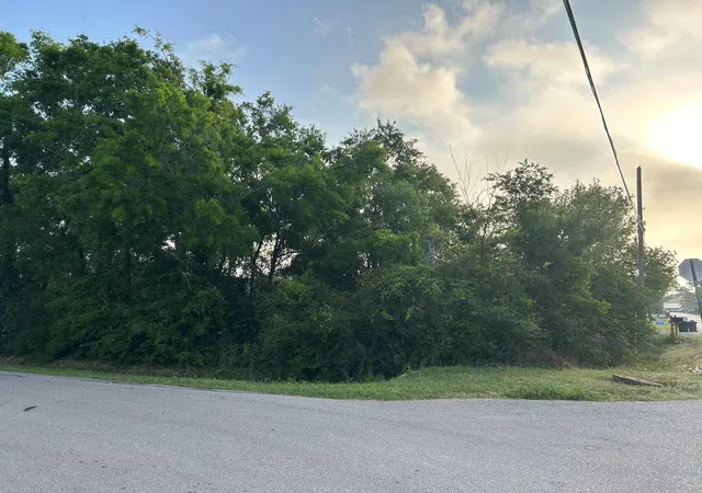 1st image of 300 Block Fairfield, Shoreacres, TX 77571 | MLS# 74975446