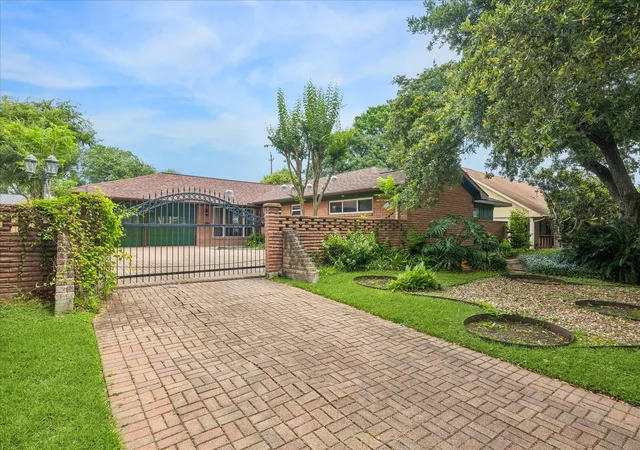 1st image of 5418 Queensloch Dr, Houston, TX 77096 | MLS# 53585001