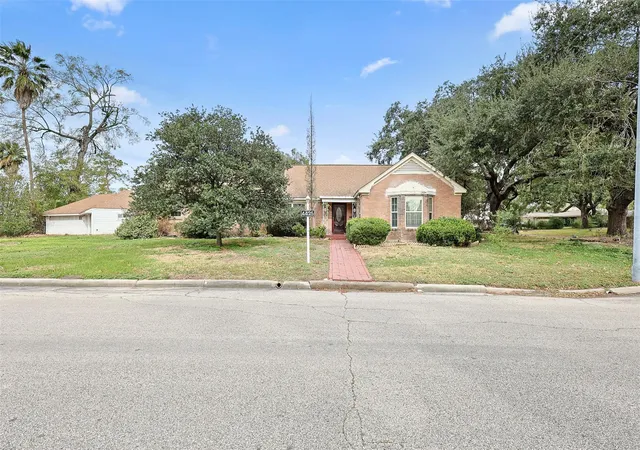 Homes for sale in Houston, TX | 4425 Laurel Dr, Houston, TX 77021 | MLS# 87371525