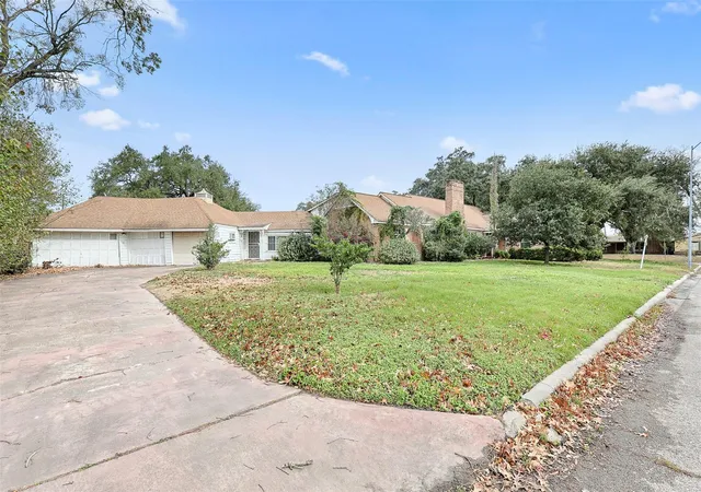 Homes for sale in Houston, TX | 4425 Laurel Dr, Houston, TX 77021 | MLS# 87371525