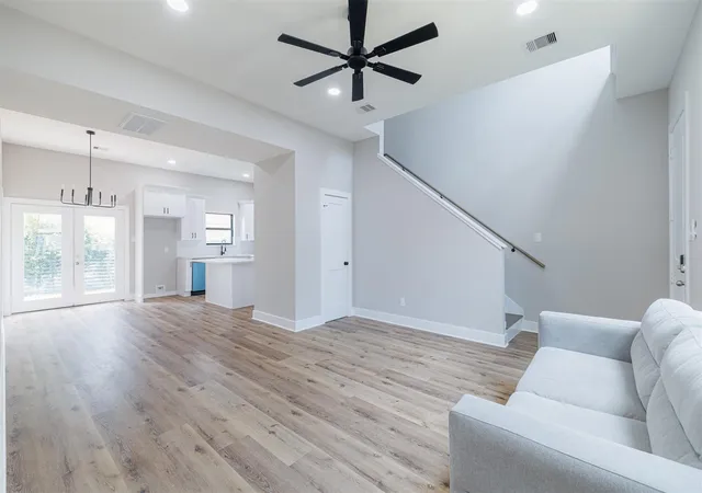 3rd image of 3718 Cleburne St, Houston, TX 77004