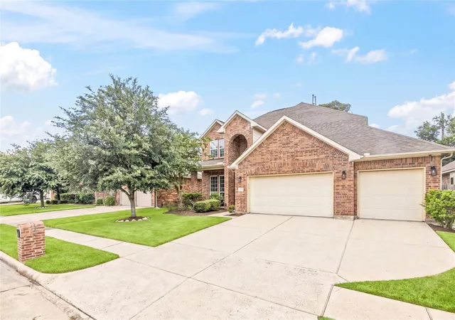 Photo 2 of Single family home for sale at 219 Myrtle Dr, Baytown, TX 77520 | MLS# 35106017 | Listing updated on 2026-08-16