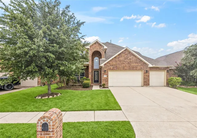 Photo 3 of Single family home for sale at 219 Myrtle Dr, Baytown, TX 77520 | MLS# 35106017 | Listing updated on 2026-08-16