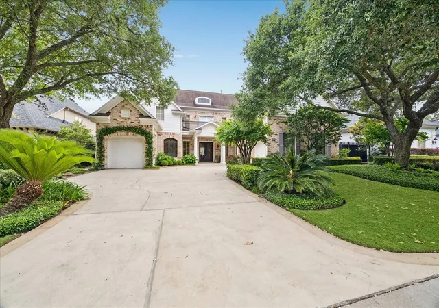 Photo 2 of Mansion for sale at 3018 Bonnebridge Way Blvd, Houston, TX 77082 | MLS# 95577595 | Listing updated on 2026-08-30