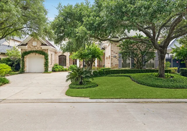 Photo 3 of Mansion for sale at 3018 Bonnebridge Way Blvd, Houston, TX 77082 | MLS# 95577595 | Listing updated on 2026-08-30