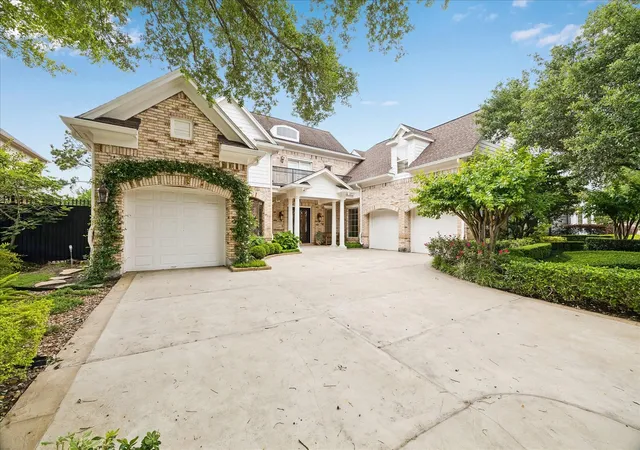 Photo 3 of Single family home for sale at 3018 Bonnebridge Way Blvd, Houston, TX 77082 | MLS# 95577595 | Listing updated on 2026-08-30