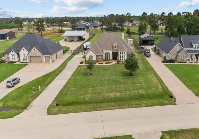 Photo 3 of Single family home for sale at 5111 Camp Crk Rd, Baytown, TX 77523 | MLS# 38474185 | Listing updated on 2026-09-20