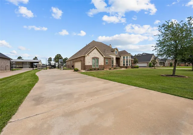Photo 4 of Single family home for sale at 5111 Camp Crk Rd, Baytown, TX 77523 | MLS# 38474185 | Listing updated on 2026-09-20