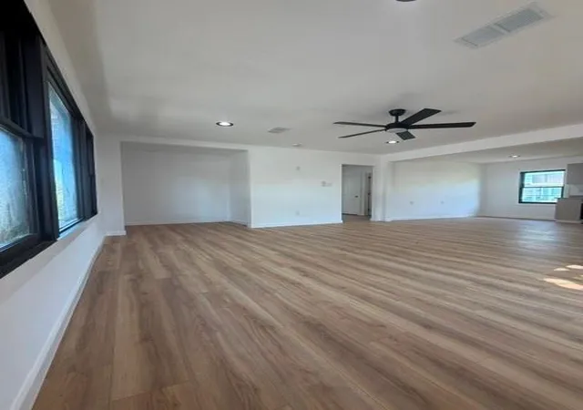Photo 2 of Single family home for sale at 1028 Sealy St, Galveston, TX 77550 | MLS# 6396099 | Listing updated on 2026-09-17