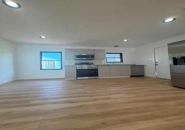 Photo 3 of Single family home for sale at 1028 Sealy St, Galveston, TX 77550 | MLS# 6396099 | Listing updated on 2026-09-17