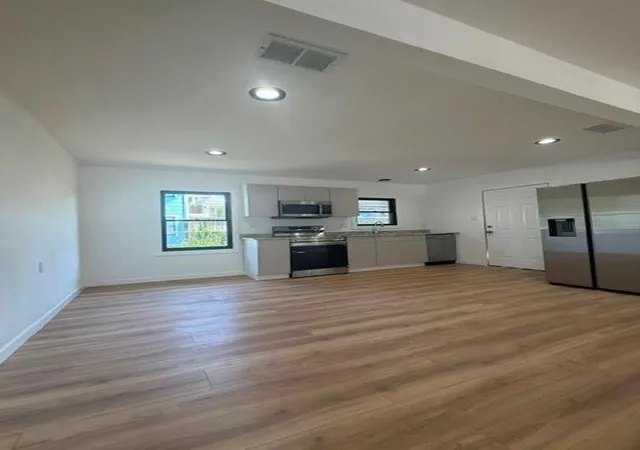Photo 3 of Single family home for sale at 1028 Sealy St, Galveston, TX 77550 | MLS# 6396099 | Listing updated on 2026-09-17