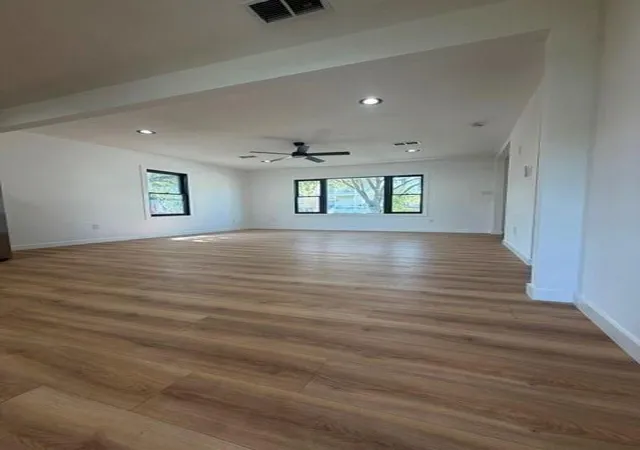 Photo 4 of Single family home for sale at 1028 Sealy St, Galveston, TX 77550 | MLS# 6396099 | Listing updated on 2026-09-17