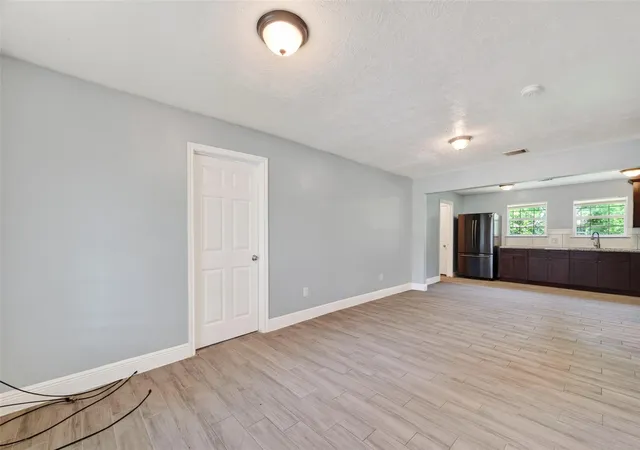 5th image of 3031 Groton Dr, Houston, TX 77051 | MLS# 76989644