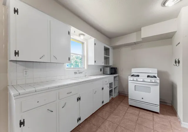 Photo 3 of Sale Pending at 814 Isetta Ln, Houston, TX 77060 | MLS# 85001349 | Listing updated on 2026-09-08