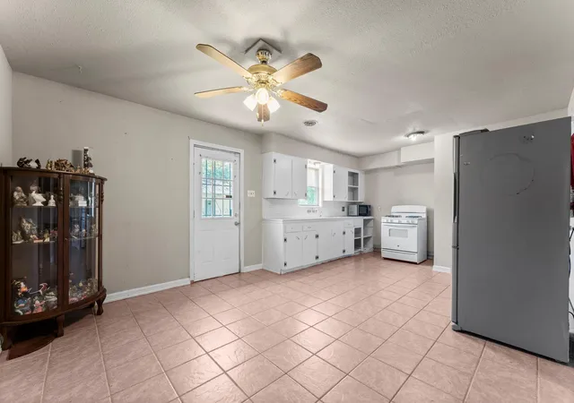 Photo 4 of Sale Pending at 814 Isetta Ln, Houston, TX 77060 | MLS# 85001349 | Listing updated on 2026-09-08