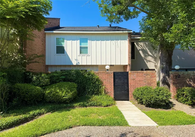 1st image of 71 Cayenne Comn, Lake Jackson, TX 77566 | MLS# 64280082