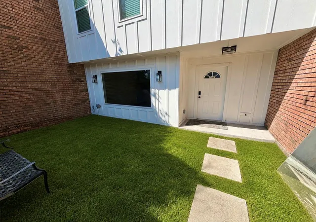 2nd image of 71 Cayenne Comn, Lake Jackson, TX 77566 | MLS# 64280082
