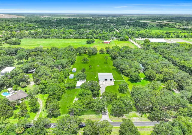 2nd image of 18424 Avenue A, Alvin, TX 77511 | MLS# 63172425