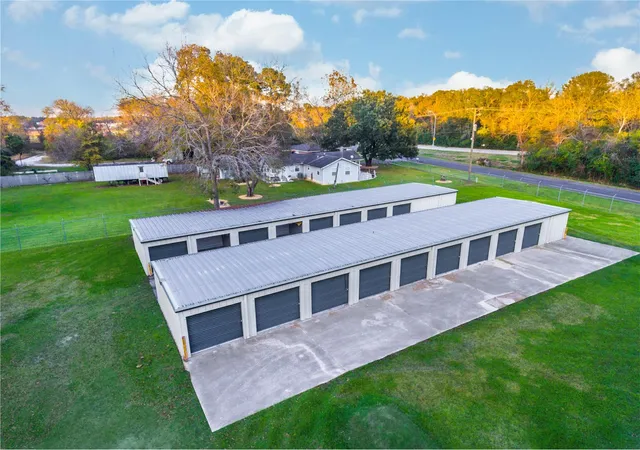 2nd image of 1609 Lakeland Dr, Liberty, TX 77575 | MLS# 36565191