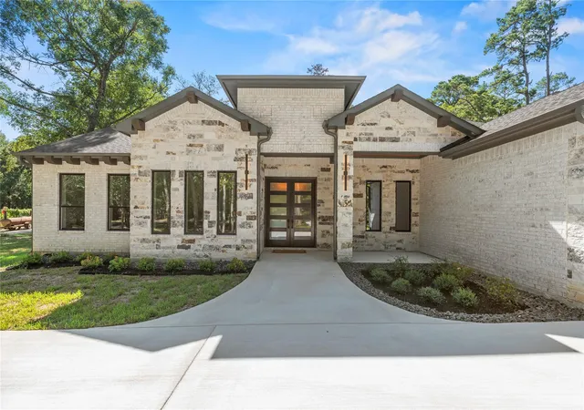 Photo 4 of Single family home for sale at 26819 South Creek Dr, Magnolia, TX 77354 | MLS# 49830313 | Listing updated on 2026-10-07