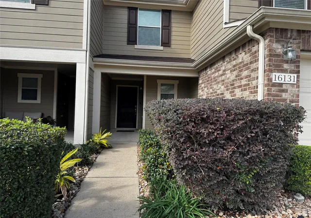 2nd image of 16131 Sweetwater Fields Ln, Tomball, TX 77377 | MLS# 33221379
