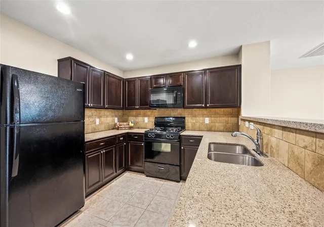 3rd image of 16131 Sweetwater Fields Ln, Tomball, TX 77377 | MLS# 33221379
