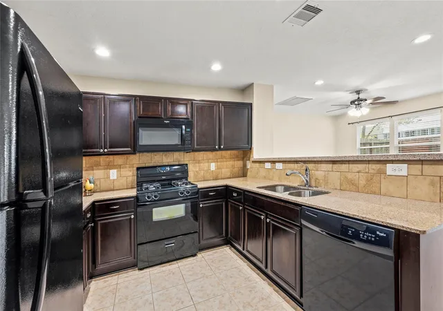 4th image of 16131 Sweetwater Fields Ln, Tomball, TX 77377 | MLS# 33221379
