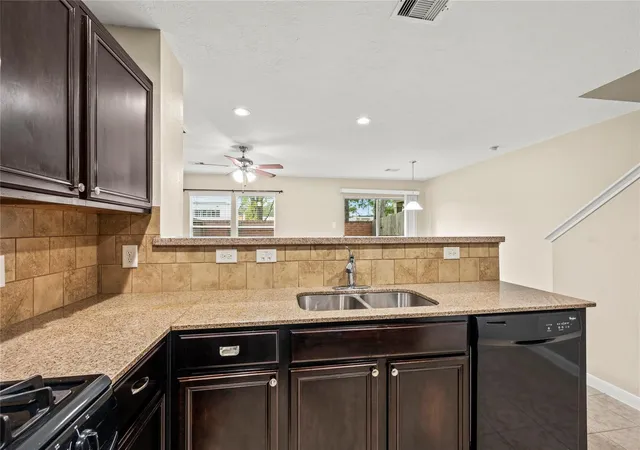 5th image of 16131 Sweetwater Fields Ln, Tomball, TX 77377 | MLS# 33221379