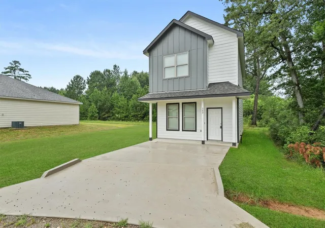 Photo 2 of Sale Pending at 389 Byrd Dr, Lufkin, TX 75901 | MLS# 6588750 | Listing updated on 2026-09-09