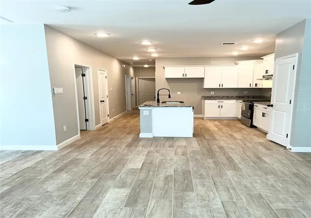 4th image of 8006 Bowen St, Houston, TX 77051