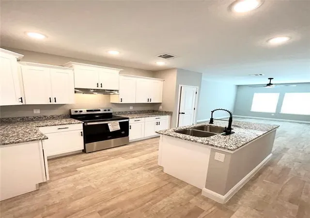 5th image of 8006 Bowen St, Houston, TX 77051
