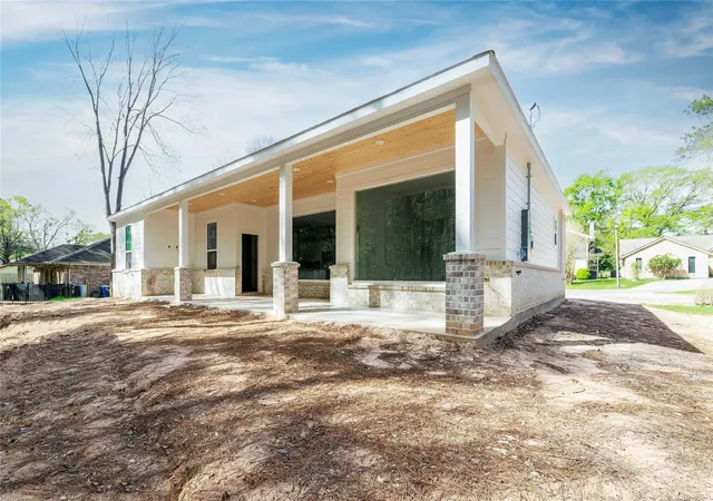 Homes for sale in Huntsville, TX | 1049 Broadmoor Dr, Huntsville, TX 77340 | MLS# 72240949