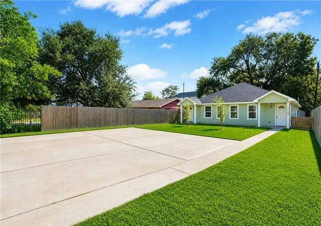 3rd image of 1010 Clinton Park St, Houston, TX 77029
