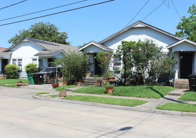 Photo 2 of Multi family home for sale at 518 N Eastwood St, Houston, TX 77011 | MLS# 95799975 | Listing updated on 2026-09-15
