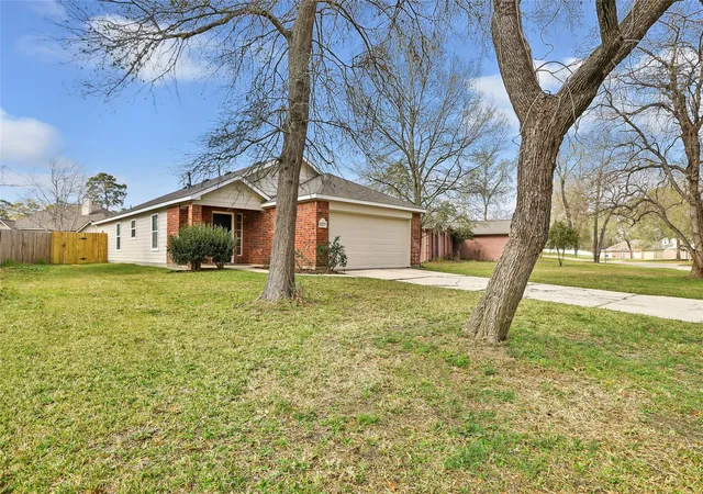 Photo 2 of Single family home for sale at 17027 Pelorus Way, Crosby, TX 77532 | MLS# 27512454 | Listing updated on 2026-09-11