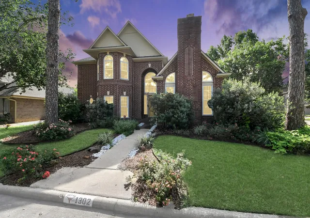 2nd image of 1302 Wickshire Ln, Houston, TX 77043 | MLS# 5652820