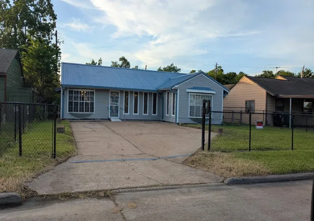 Photo 1 of Single family home for sale at 5711 Doolittle Blvd, Houston, TX 77033 | MLS# 83319521 | Listing updated on 2026-08-27