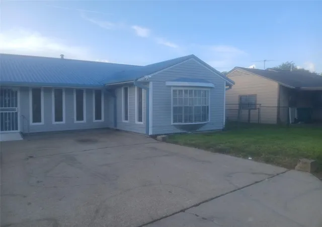 Photo 4 of Single family home for sale at 5711 Doolittle Blvd, Houston, TX 77033 | MLS# 83319521 | Listing updated on 2026-08-27