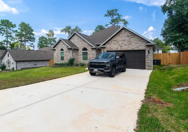 2nd image of 1460 River Oaks Dr, Huntsville, TX 77340 | MLS# 10388070