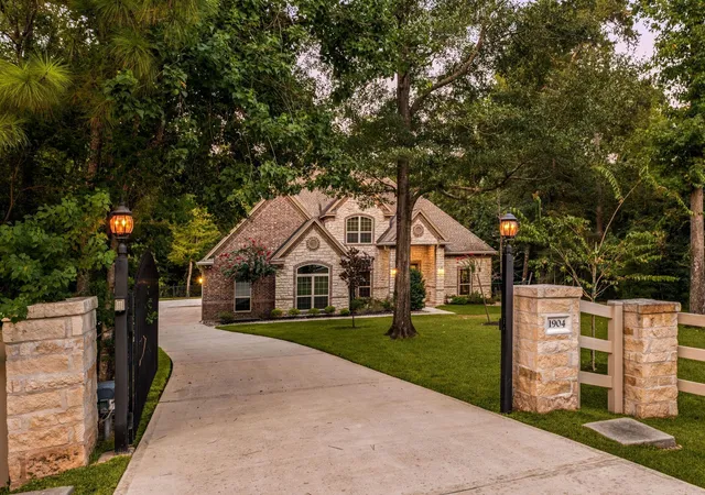 2nd image of 1904 Boulder Ridge Dr, Conroe, TX 77304 | MLS# 62681670