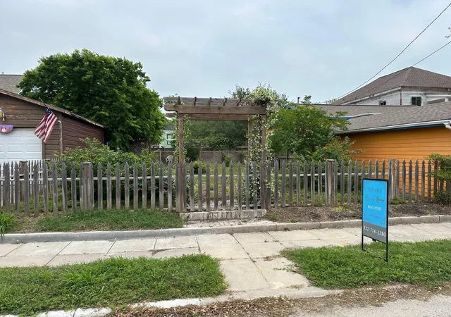 Photo 2 of Land for sale at 1508 22nd St, Galveston, TX 77550 | MLS# 80890929 | Listing updated on 2026-03-25