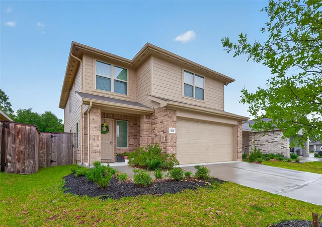 Single family home for sale at 1511 Las Cuevas Dr, Conroe, TX 77301 | MLS# 7197089