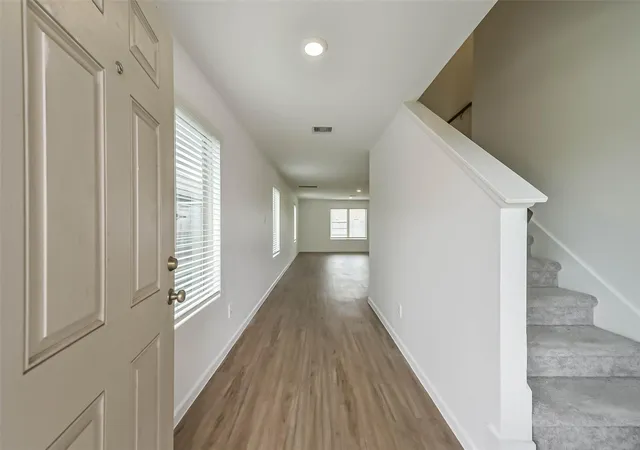Photo 2 of Single family home for sale at 1511 Las Cuevas Dr, Conroe, TX 77301 | MLS# 7197089 | Listing updated on 2026-09-21
