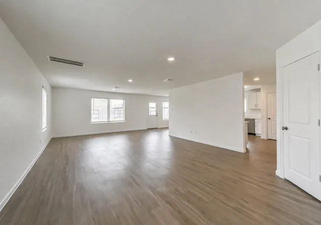 Photo 4 of Single family home for sale at 1511 Las Cuevas Dr, Conroe, TX 77301 | MLS# 7197089 | Listing updated on 2026-09-21