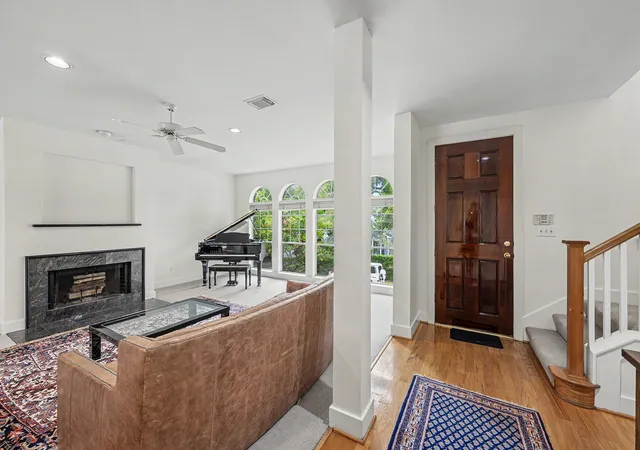 Photo 3 of Townhouse for sale at 1925 Haddon St, Houston, TX 77019 | MLS# 57395972 | Listing updated on 2026-09-13