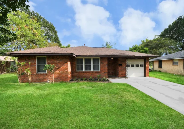 1st image of 1907 Marguerite Ln, Pasadena, TX 77502 | MLS# 37781210