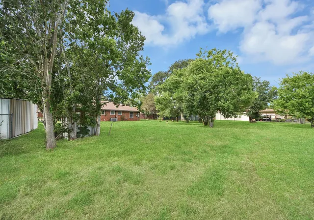 2nd image of 1907 Marguerite Ln, Pasadena, TX 77502 | MLS# 37781210