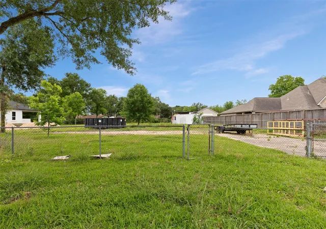 2nd image of 410 Spring Dr, Pasadena, TX 77504 | MLS# 20794859