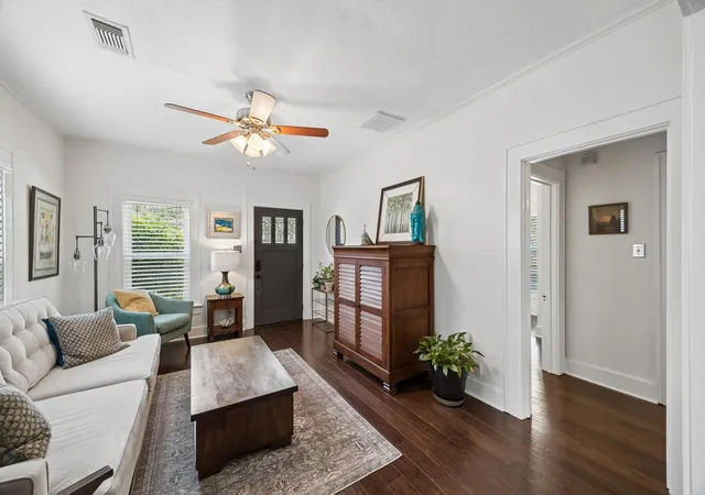 Photo 2 of Single family home for sale at 1008 Fugate St, Houston, TX 77009 | MLS# 60443509 | Listing updated on 2026-09-20