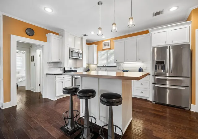 Photo 3 of Single family home for sale at 1008 Fugate St, Houston, TX 77009 | MLS# 60443509 | Listing updated on 2026-09-20